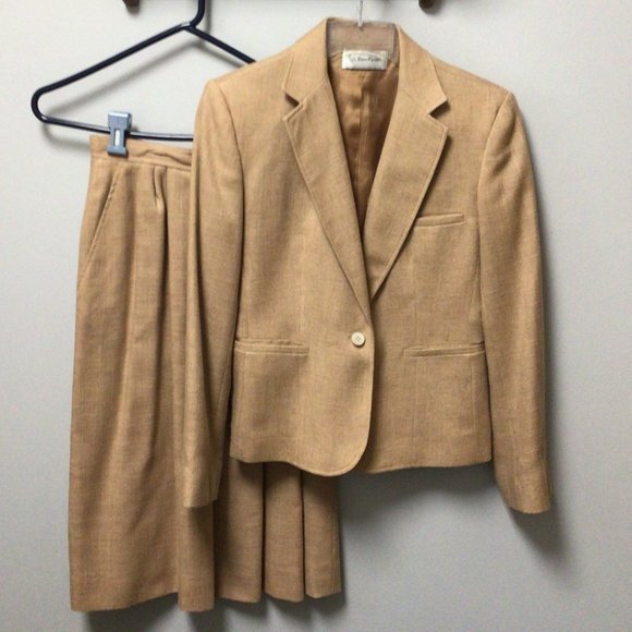 Evan Picone - Vintage tan skirt & jacket suit - Picture 7 of 13